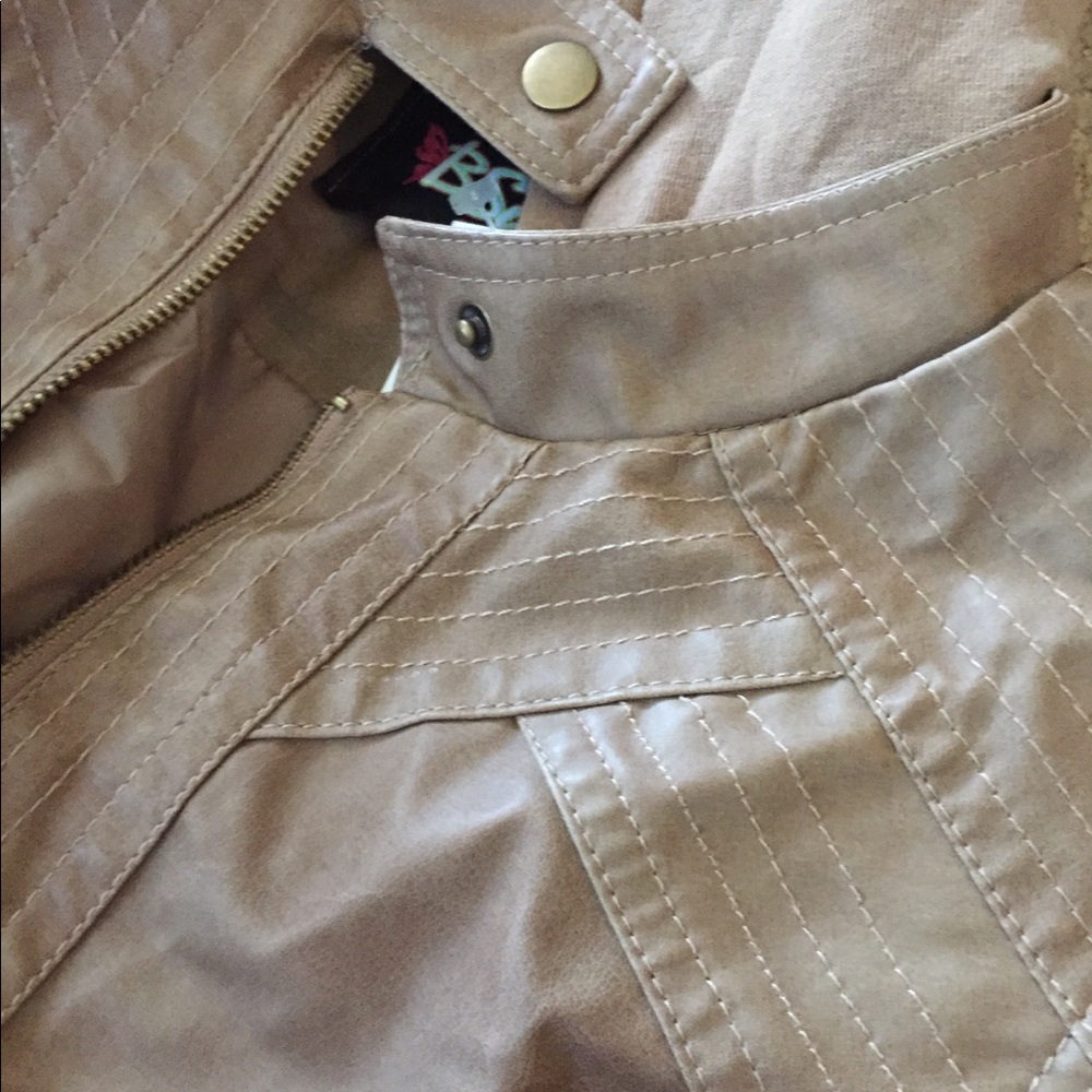 Vest - Picture 3 of 5